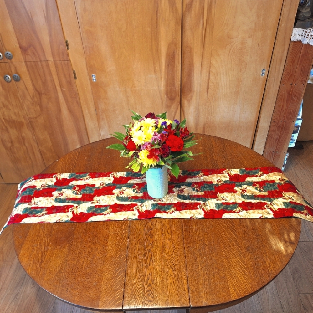 "Christmas Musical Cherub" Table Runner, Quilted & Handmade,NWOT